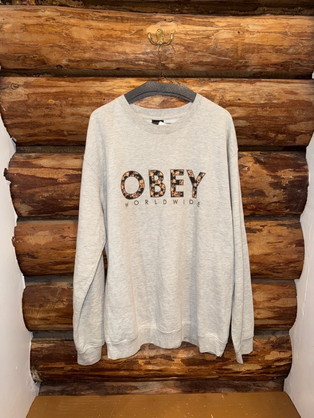 😍Very Nice Vintage XL Obey Light Gray Crewneck with Floral Logo